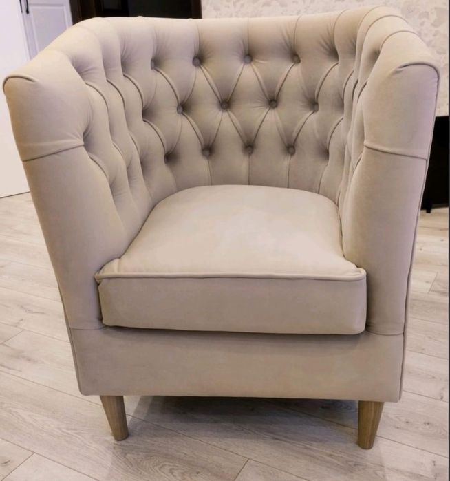 Нові крісла ручної роботи , колір тканини -беж