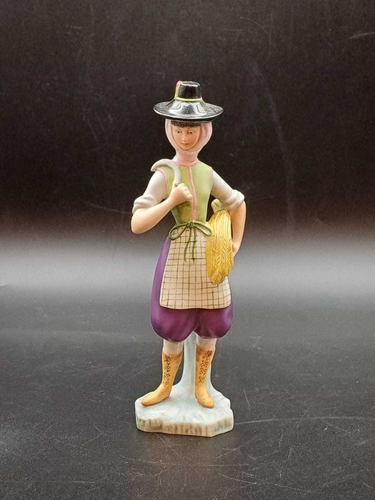 Esculturas das Regiões de Portugal da Vista Alegre