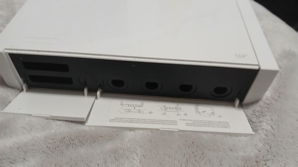 Nintendo wii comandos e tudo o resto 40 se quiserer mais fotos mando