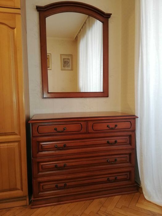 комод с зеркалом из натурального дерева