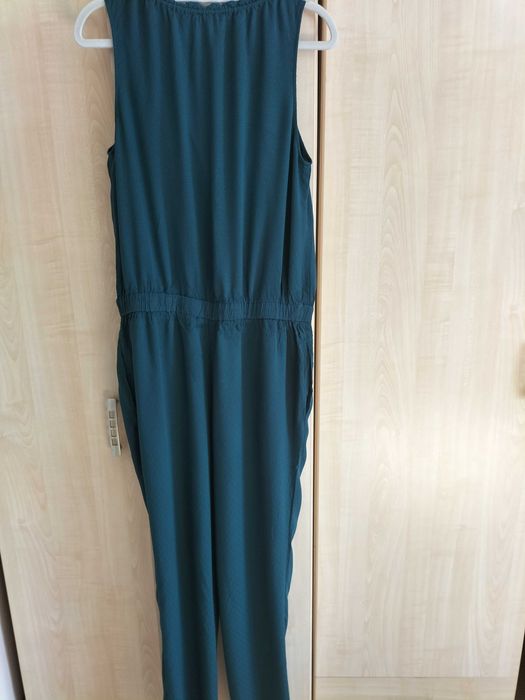 Zielony kombinezon marki Promod rozmiar S stan bardzo dobry.