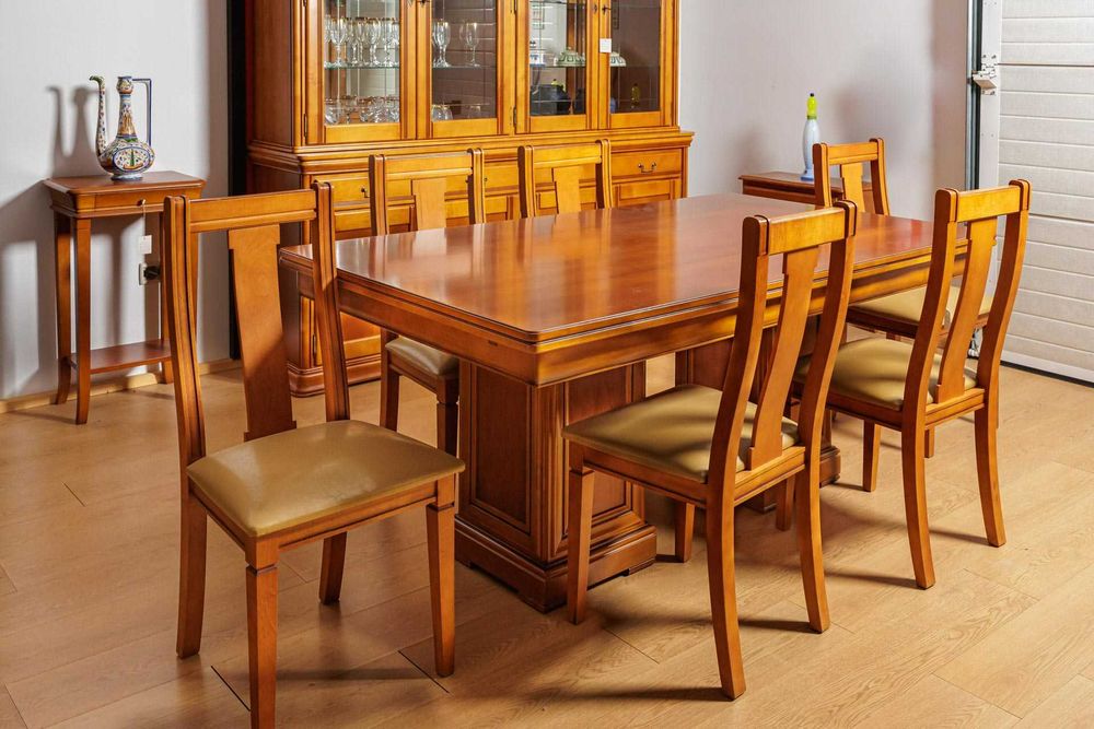 Mesa de Sala Jantar com 6 cadeiras em madeira cerejeira, extensível