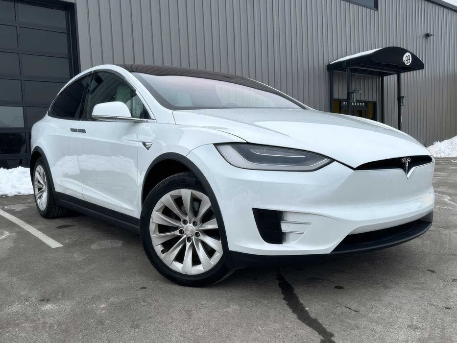 Tesla Model X 75D      2018