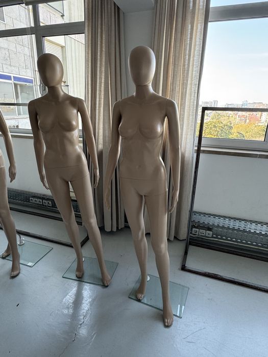 Manequim corpo inteiro feminino