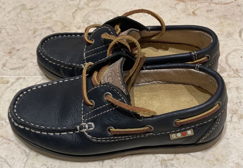 Sapatos de criança em Pele Usado 1X tamanho: 30