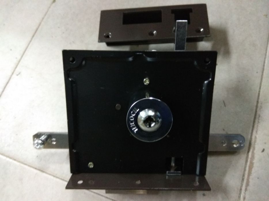 Fechadura segurança com trancas nova
