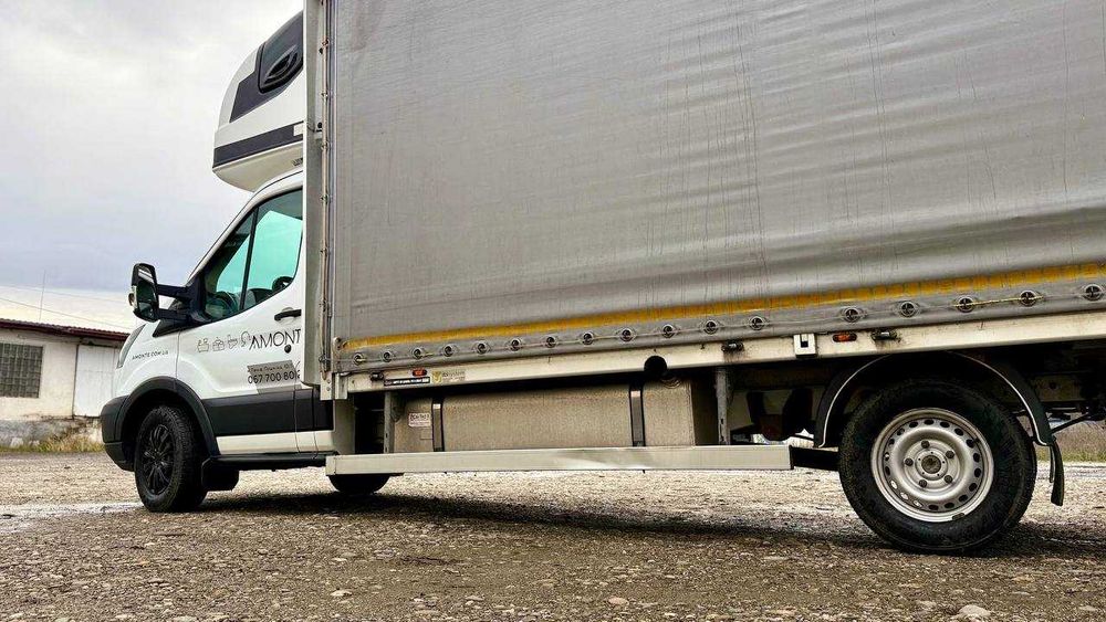 Автомобіль Ford Tranzit