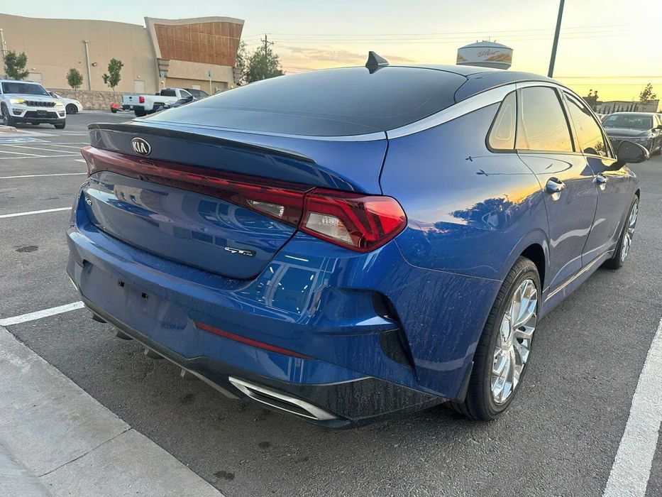 Kia K5      2021