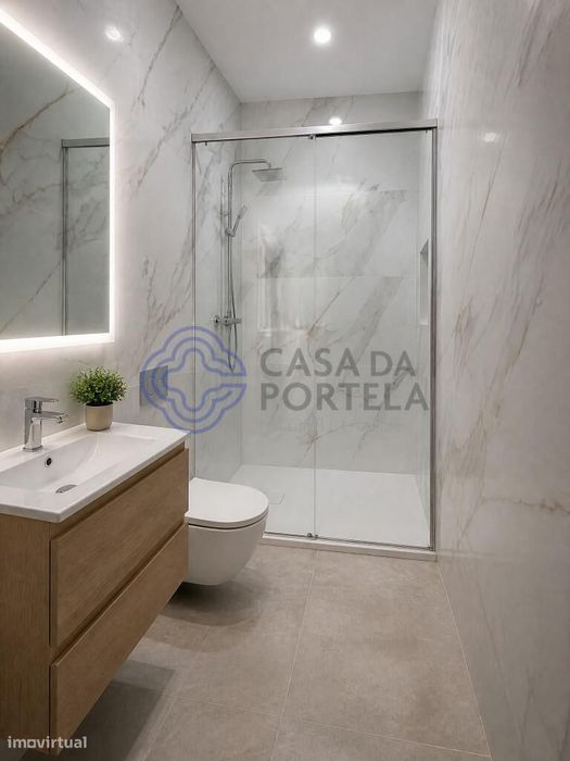 Apartamento T3 novo remodelado com logradouro de 15 m2 em prédio total