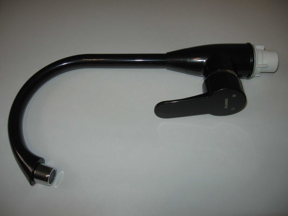 Черный смеситель пластиковый на кухню недорогой