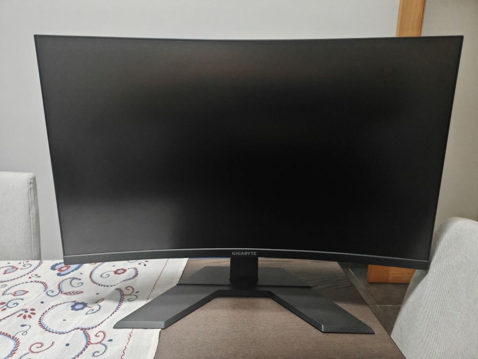 Monitor curvo 4k Gigabyte M32UC