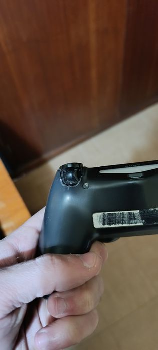 Consola PS4 com 2 comandos