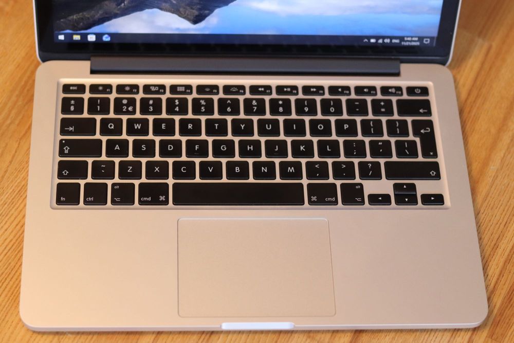 MacBook Pro (Retina, 13-inch, Early 2013) z Windows 11/macOS Catalina