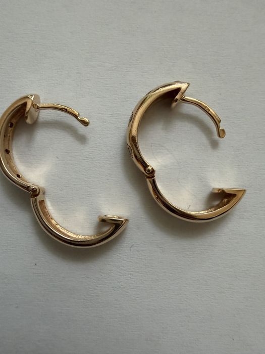 Золотые серьги с бриллиантами