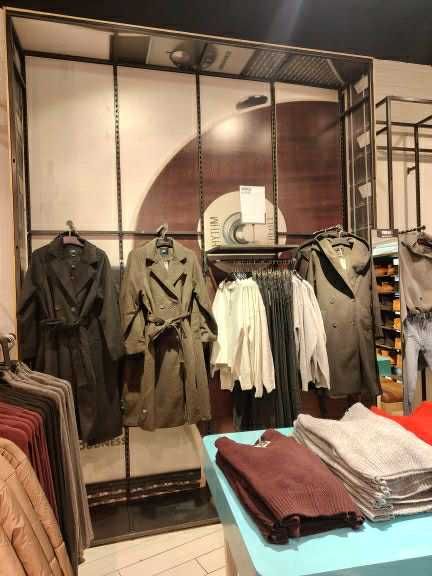 Meble  - wyposażenie sklepu House 285m^kw