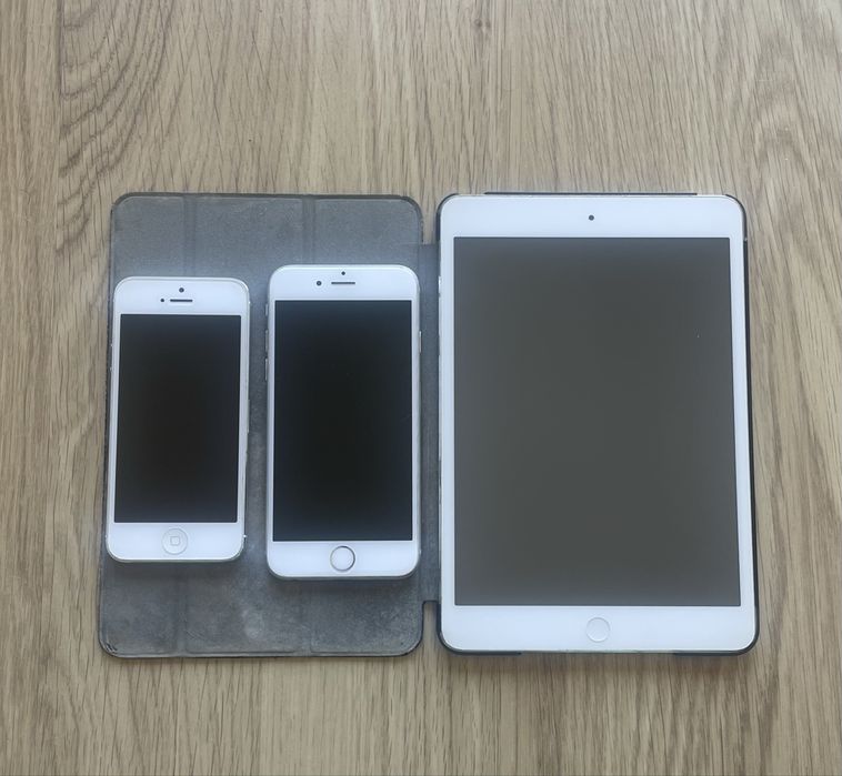 iPhones e Mini iPad para peças ou para colecionadores.