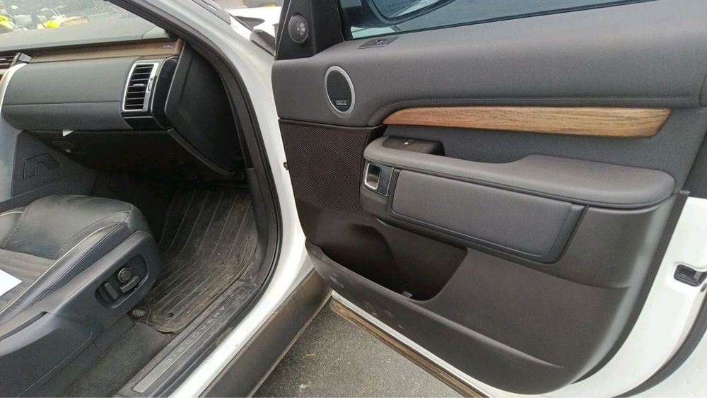 LAND ROVER Discovery 2017 VIN SALRRBBV8HA044943 фото оголошення 16 з 23