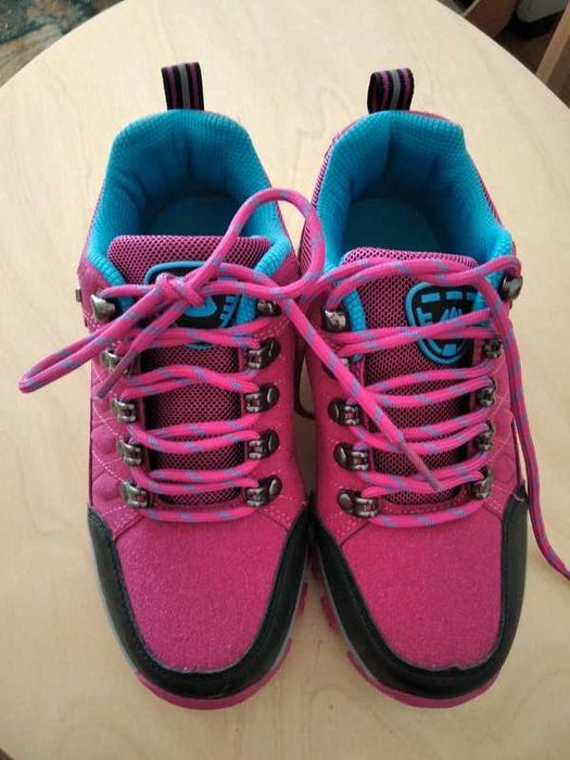 Ténis feminino muito bonito