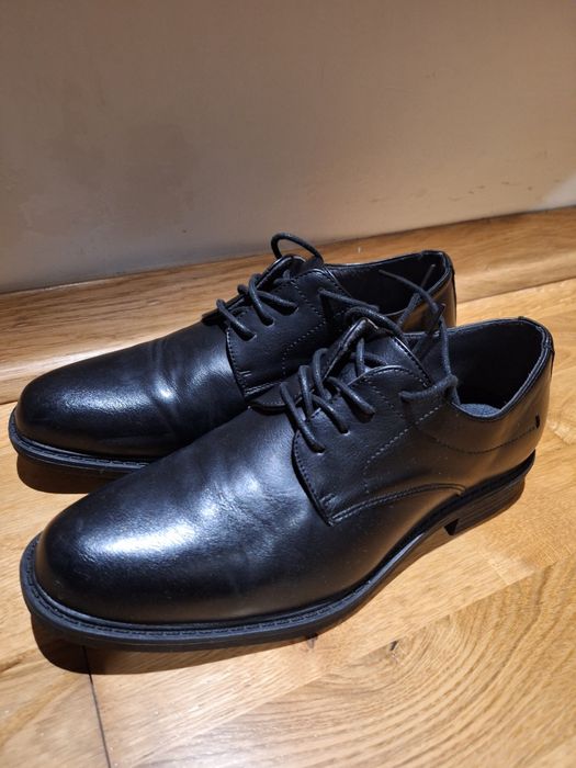 Buty chłopięce wizytowe czarne rozm 38.