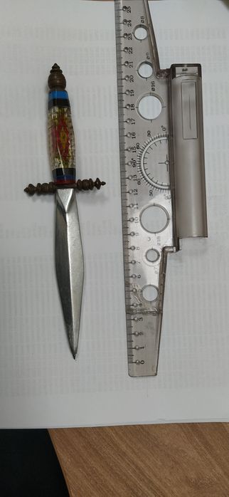 Ніж-ручка тюремної роботи