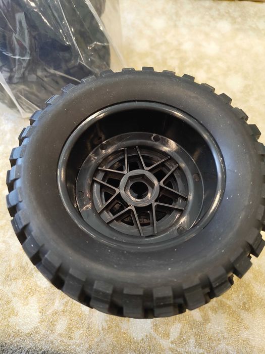 Pneus RC 56mm Alta Absorção – Compatíveis com Traxxas/Arrma
