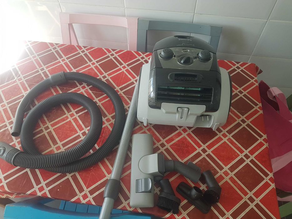 Aspirador Philips saco 2000w