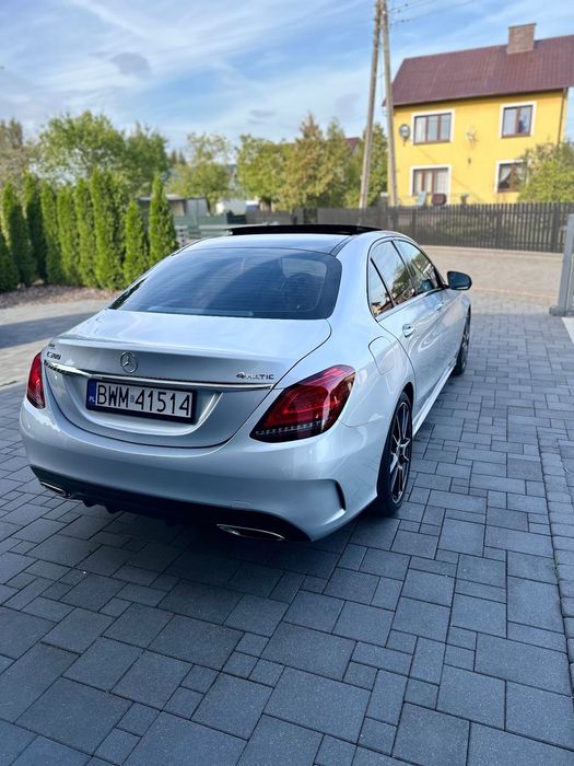 Mercedes-Benz Klasa C 300 4matic pakiet Amg mocne wyposażenie