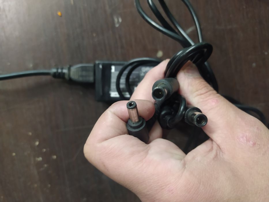 Блоки живлення ноутбуків 19в і інші