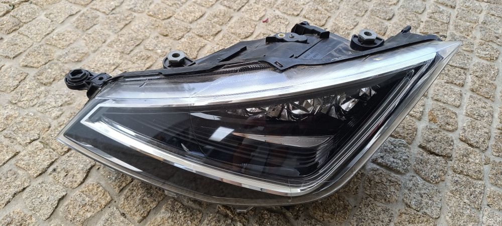 Farol ótica SEAT Ibiza/ Arona Led