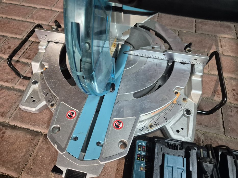 Makita DLS111 Piła ukośnica pilarka