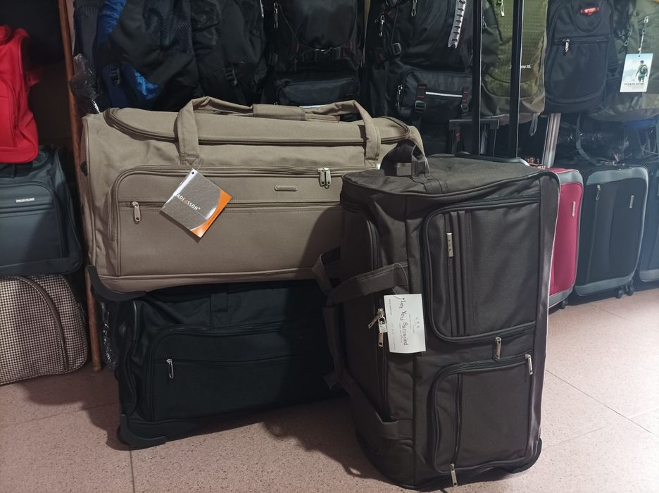 Сумка чемодан  на колесах