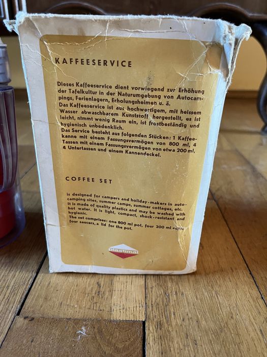 Turystyczny czerwony zestaw kawowy kubki