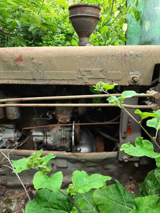 Трактор ДТ-75 з новою гусіння