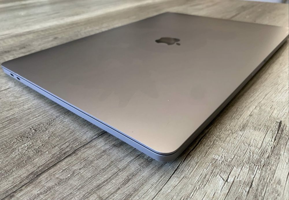 Macbook pro 15” 32gb ram i7 2018