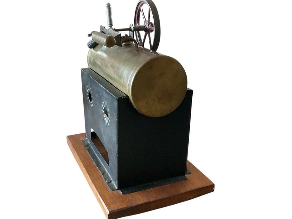 Antiga máquina a vapor , rara !