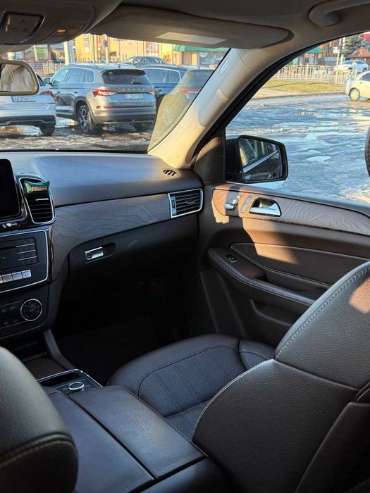 продам власний офіційний автомобіль !!!