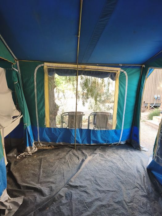 Atrelado tenda com avançado
