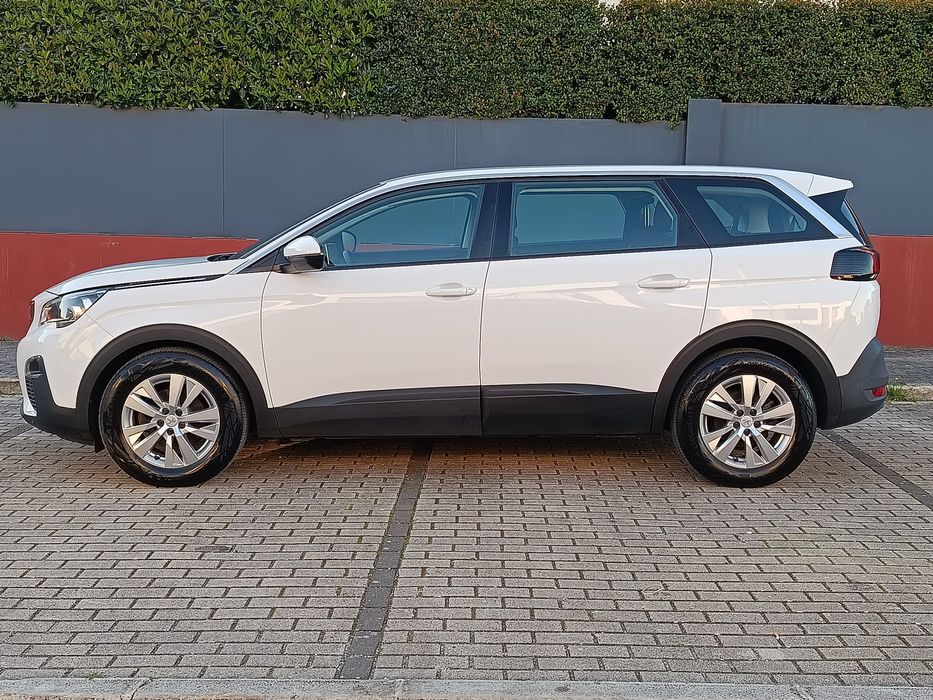 Peugeot 5008 Versão Puretech 1.2L - 2020/11