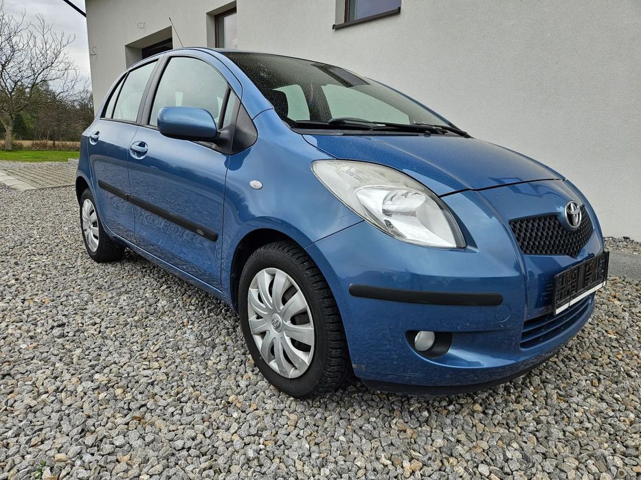 Toyota Yaris Automat, klimatyzacja, 4 drzwi, benzyna 1.3