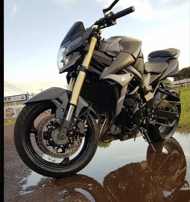 Suzuki GSR 750 … som brutal