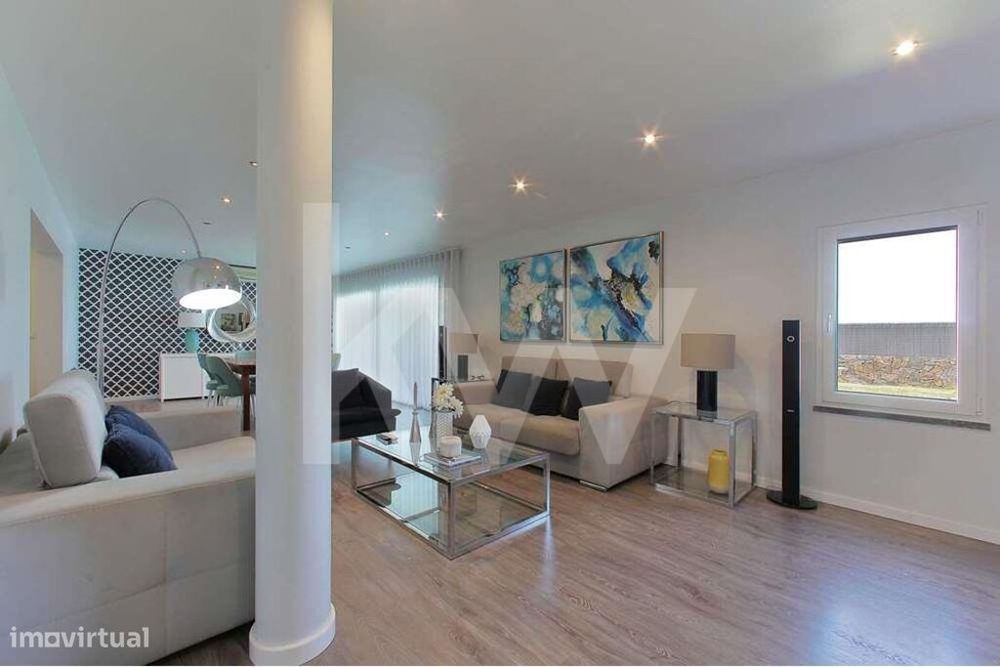 Fantástica moradia com piscina na Quinta das Laranjeiras - Fernão Ferr