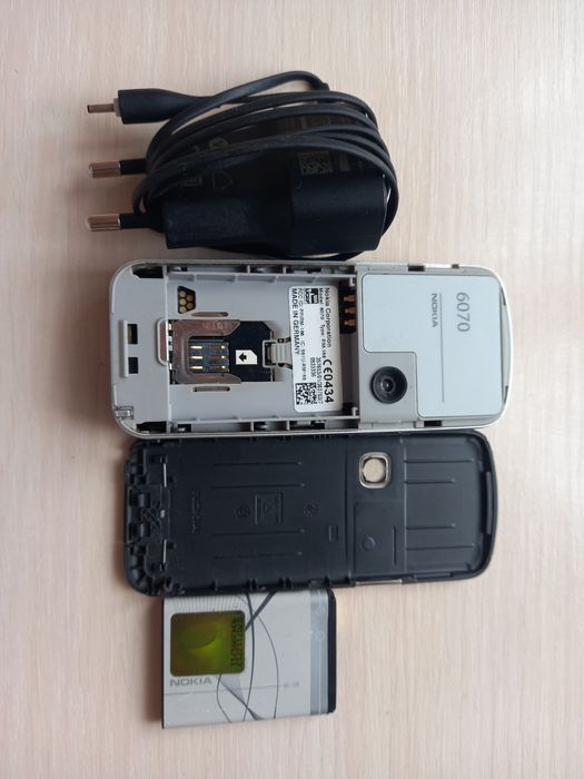 Телефон кнопковий Nokia 6070,RM-166