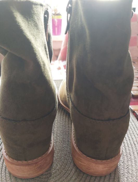 Botki zamszowe z ukryta koturną lekko ocieplane,