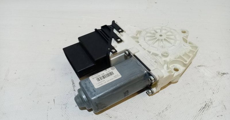 Motor vidro trás esquerdo VOLKSWAGEN Passat Variant (3C5)