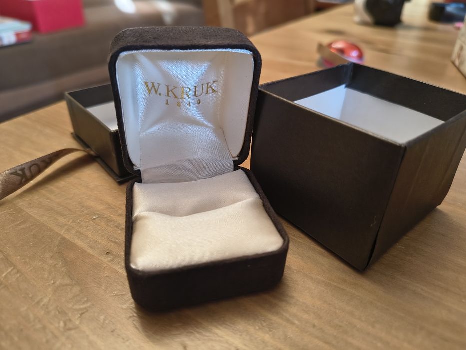 Pudełeczko etui na pierścionek Kruk
