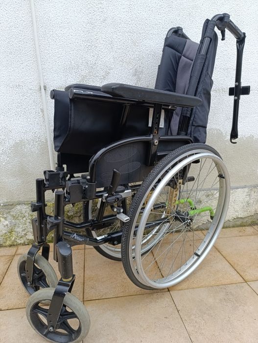 Cadeira de rodas usada