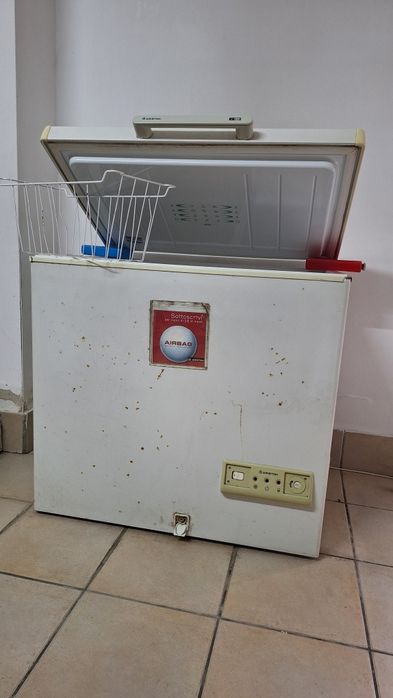 Arca congeladora Ariston 211 L