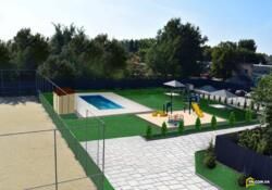 Продам 2-о к/к 72 м2 з меблями та технікою в Новомиколаївці.