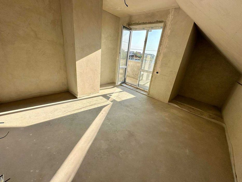 Приватний будинок в приміському селі Чукалівка_M