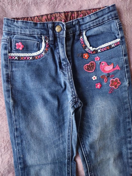 Śliczny zestaw ubrań r 128 cm jeansowe bluza